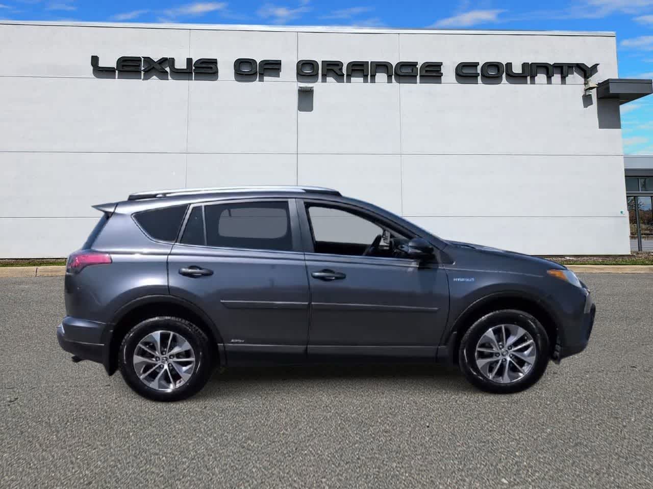 Thumbnail: 2018 Toyota RAV4 - 9