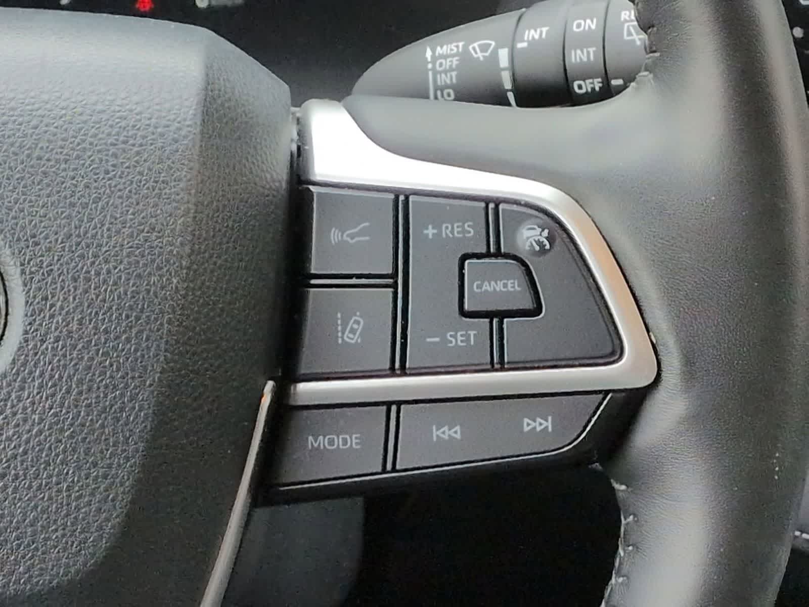 Thumbnail: 2023 Toyota Highlander - 27