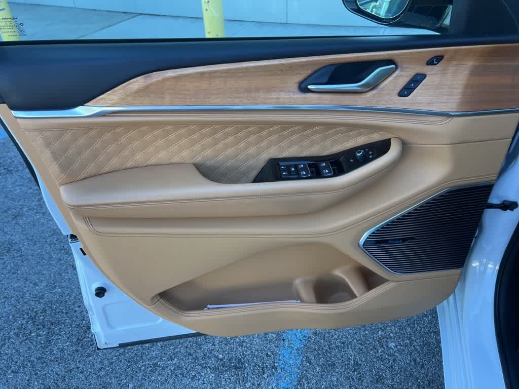 Thumbnail: 2022 Jeep Grand Cherokee - 6