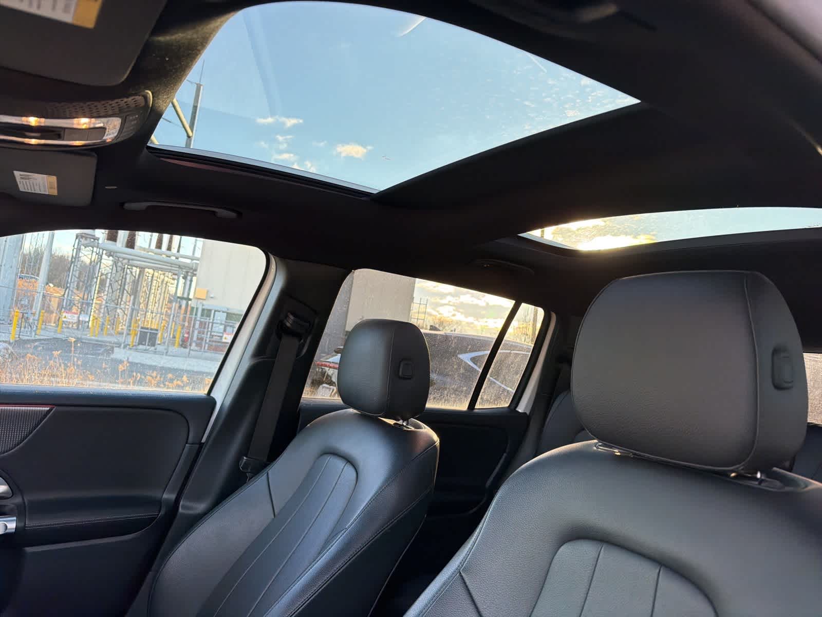 Thumbnail: 2022 Mercedes-Benz GLB - 17