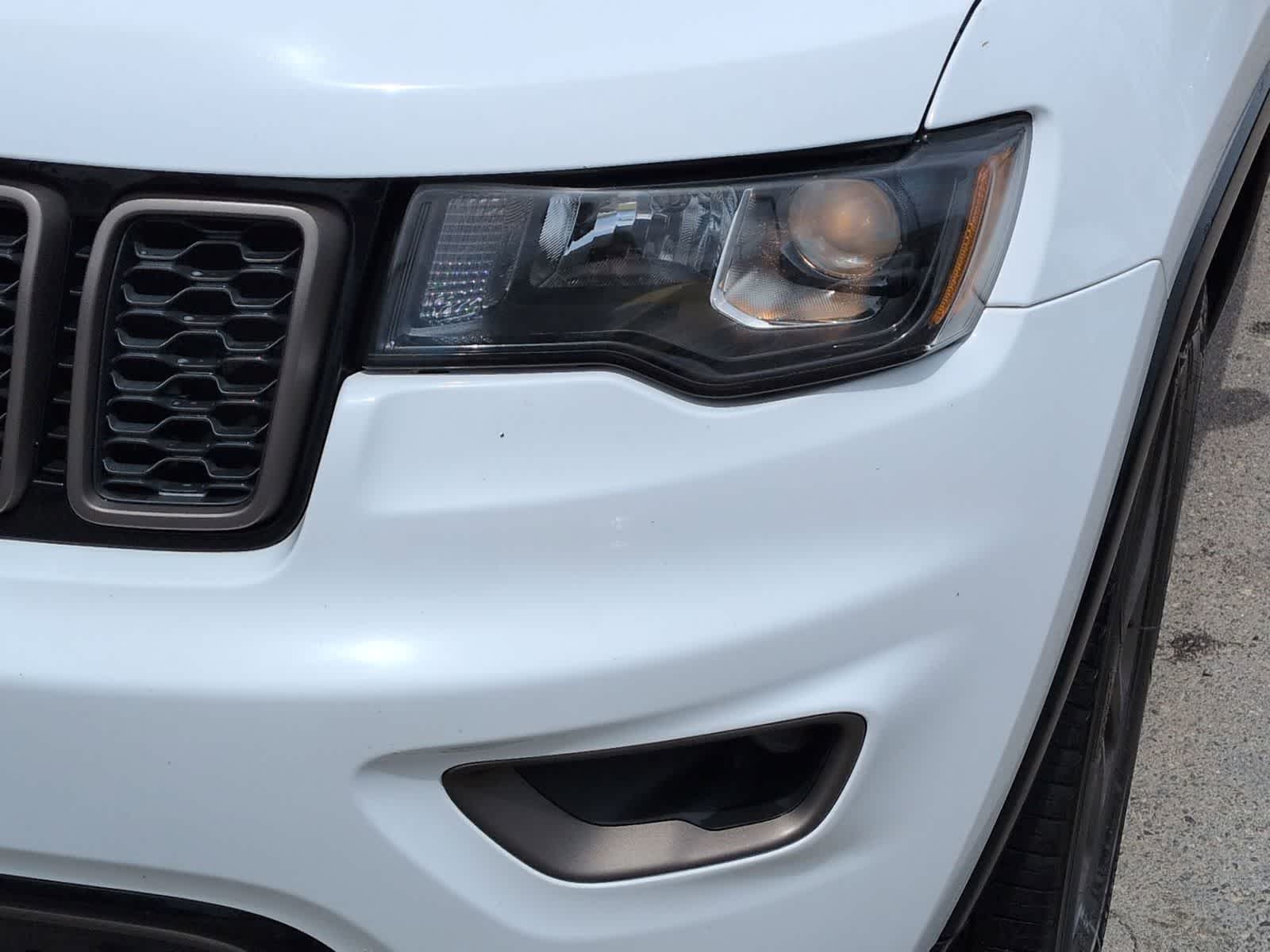 Thumbnail: 2016 Jeep Grand Cherokee - 11