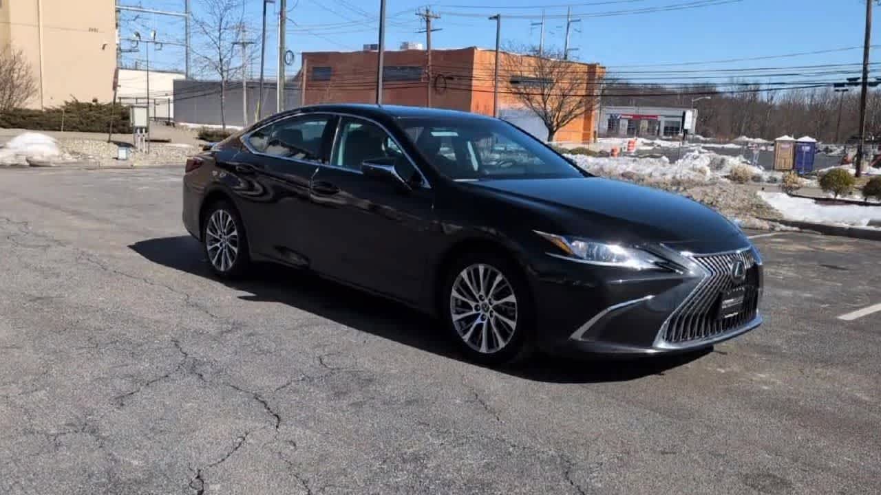 Thumbnail: 2021 Lexus ES - 2