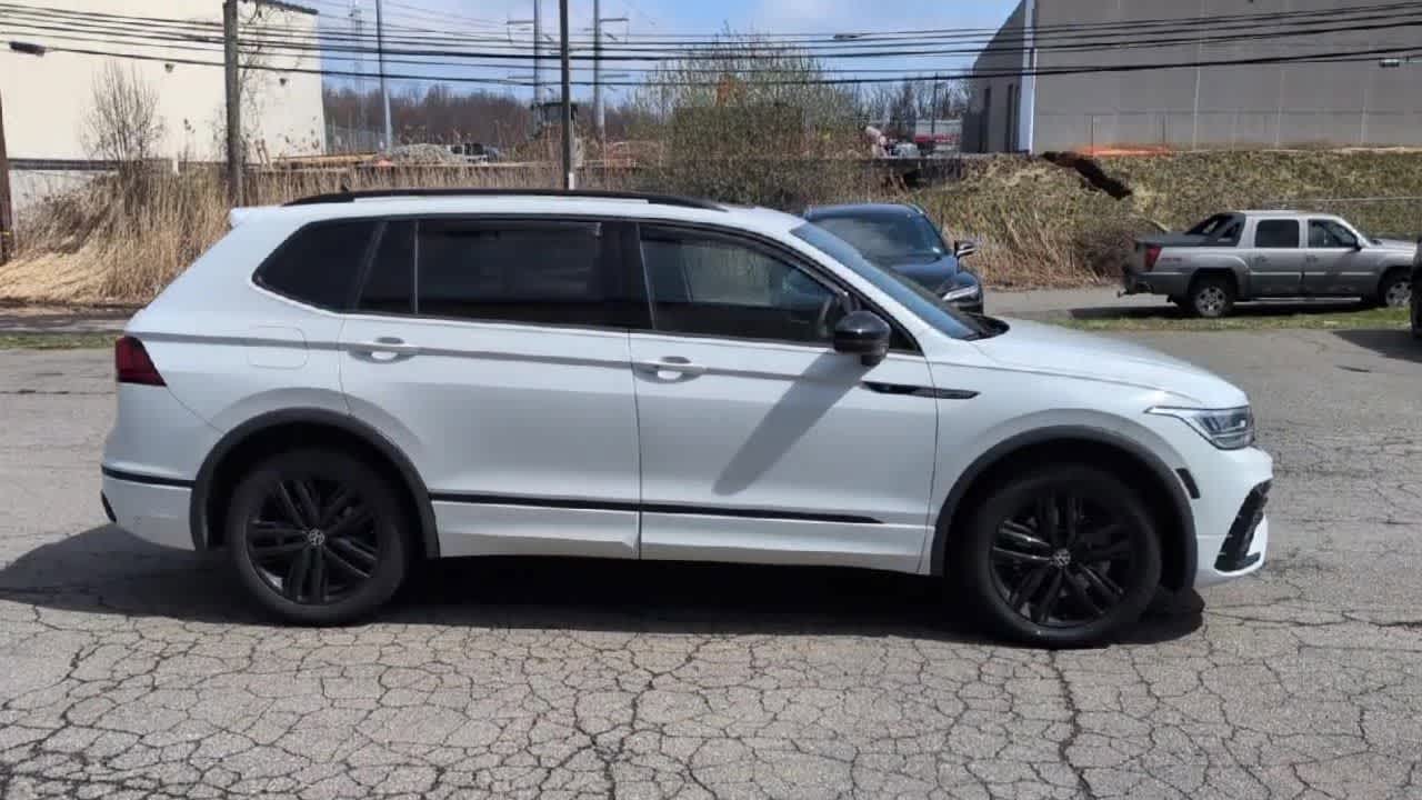 Thumbnail: 2022 Volkswagen Tiguan - 9
