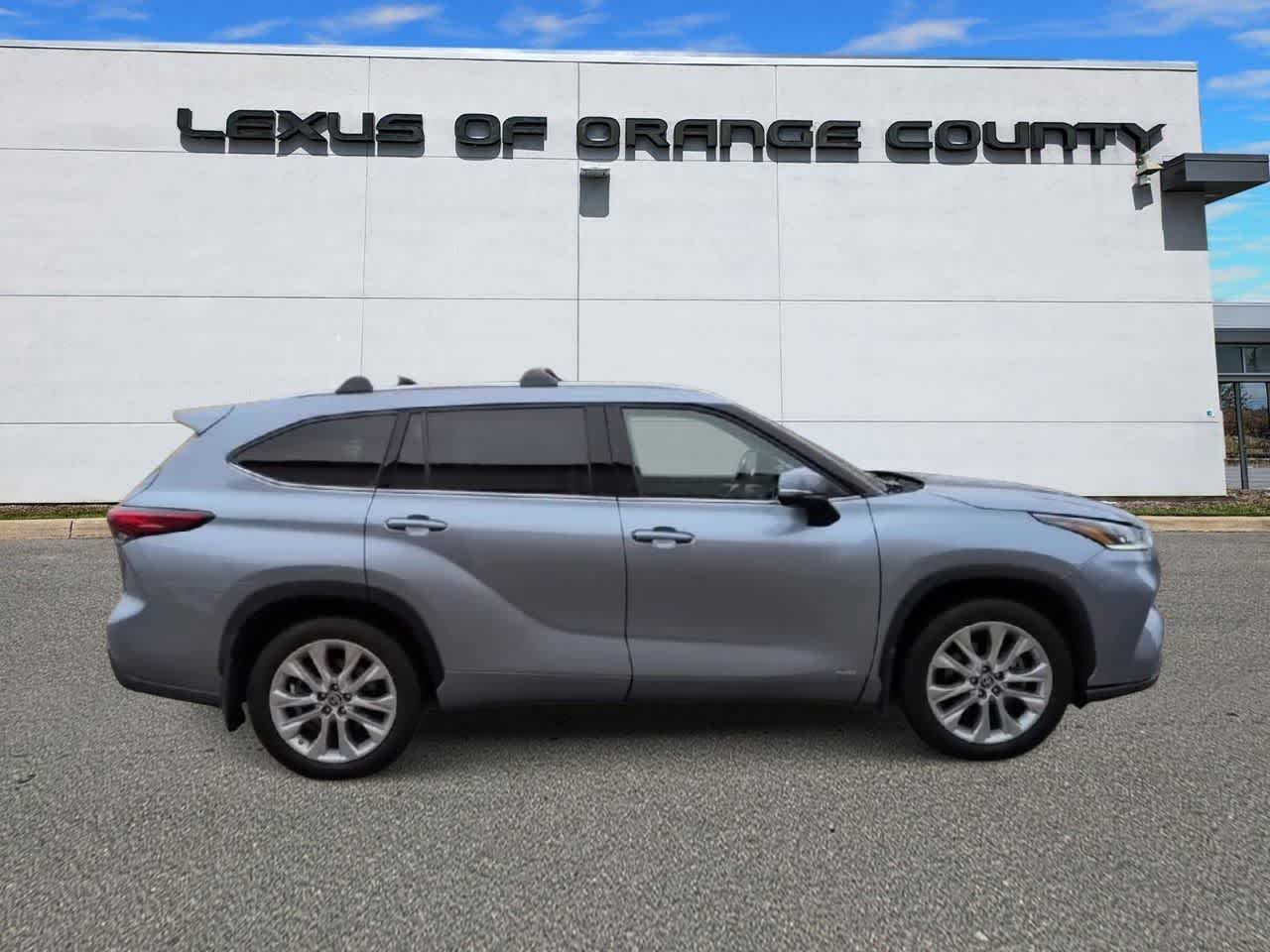 Thumbnail: 2023 Toyota Highlander - 9