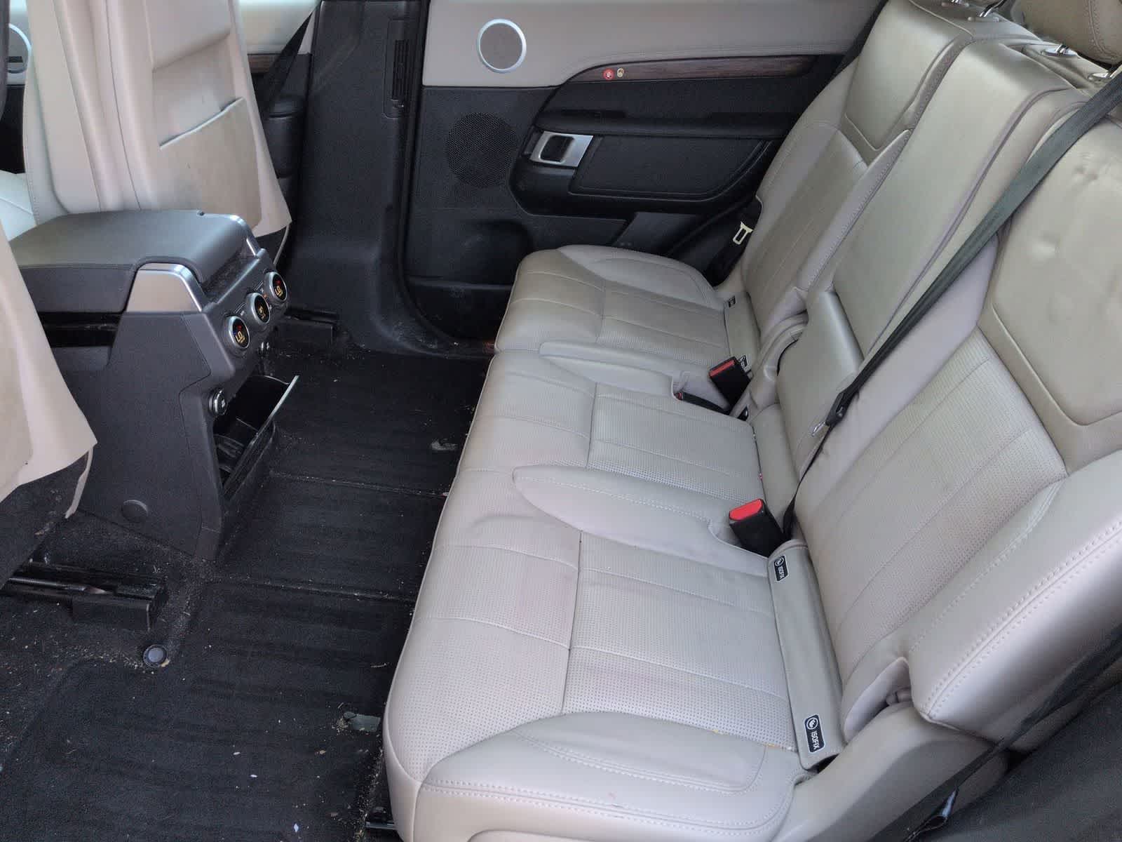 Thumbnail: 2020 Land Rover Discovery - 21