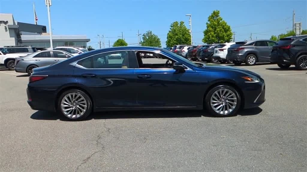 Thumbnail: 2022 Lexus ES - 9