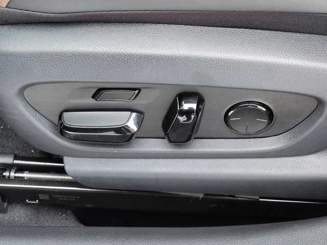 Thumbnail: 2025 Lexus ES - 18