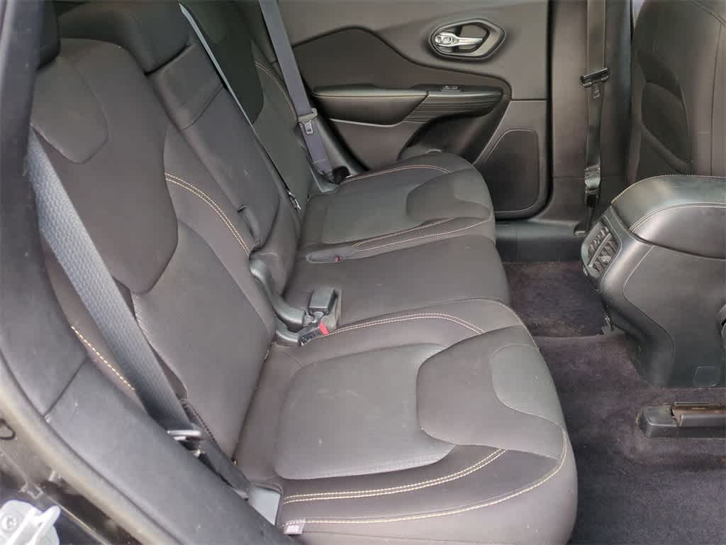 Thumbnail: 2016 Jeep Cherokee - 22