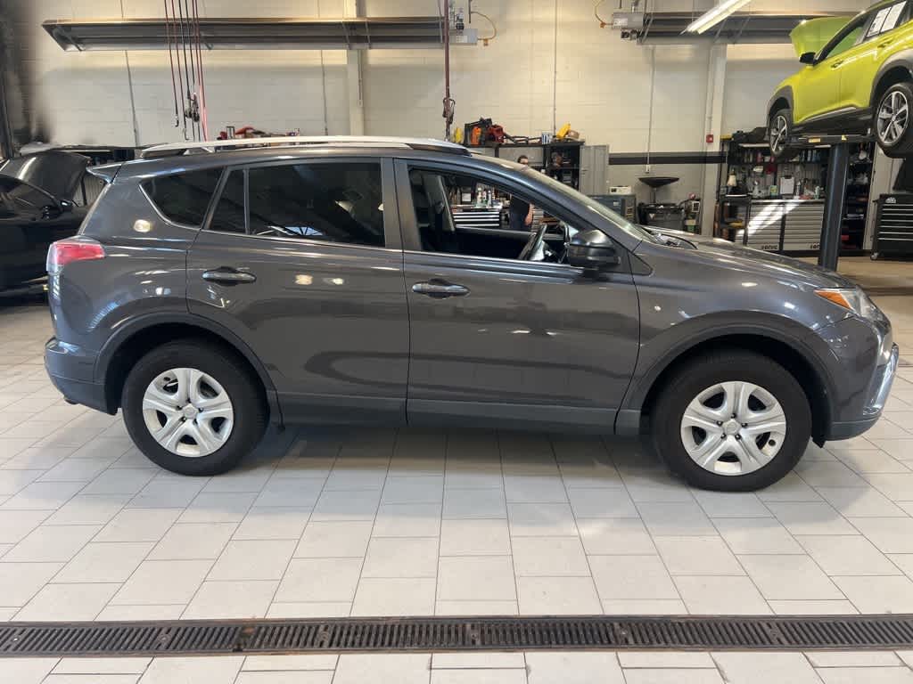 Thumbnail: 2016 Toyota RAV4 - 2