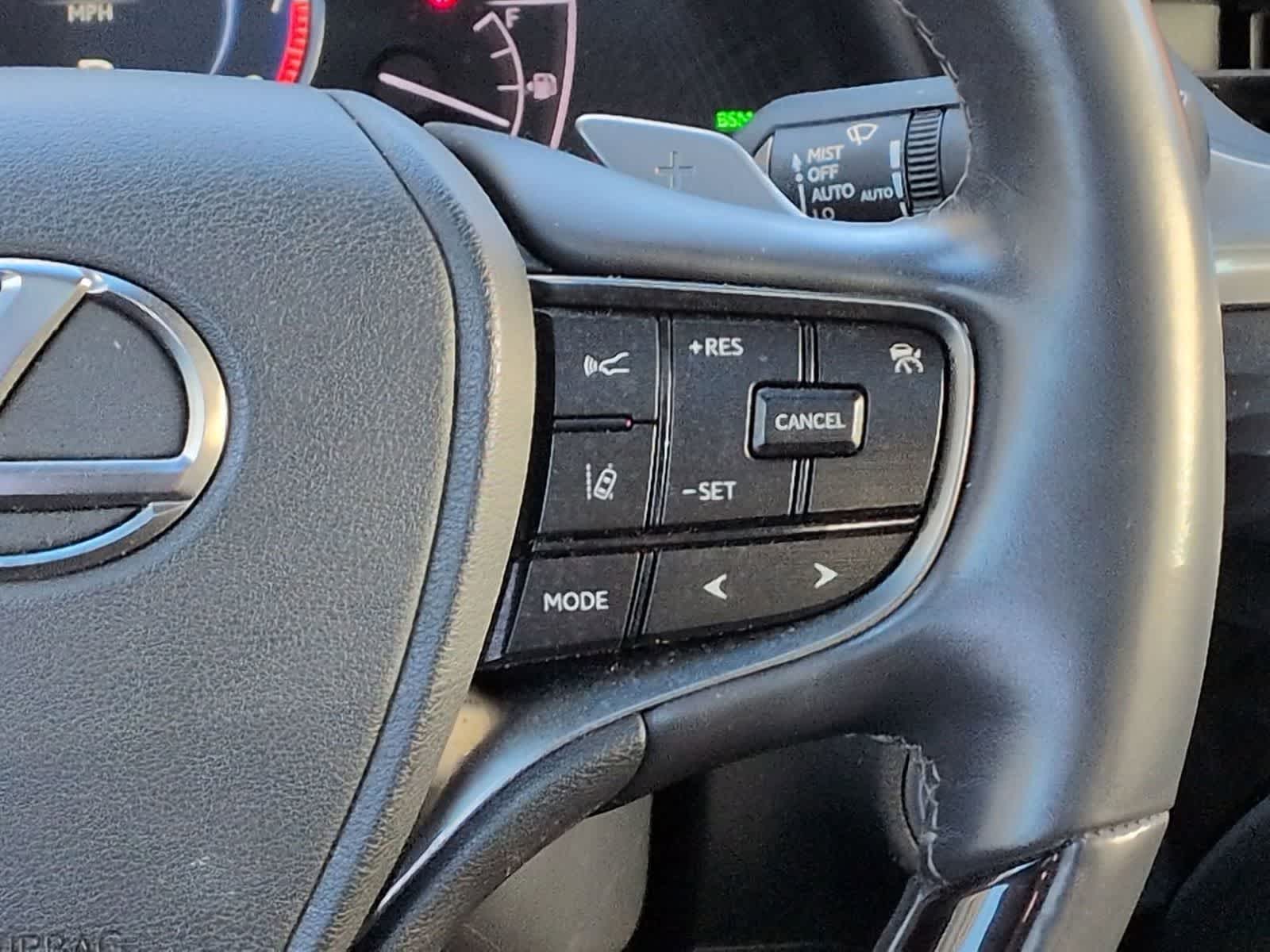 Thumbnail: 2021 Lexus ES - 27