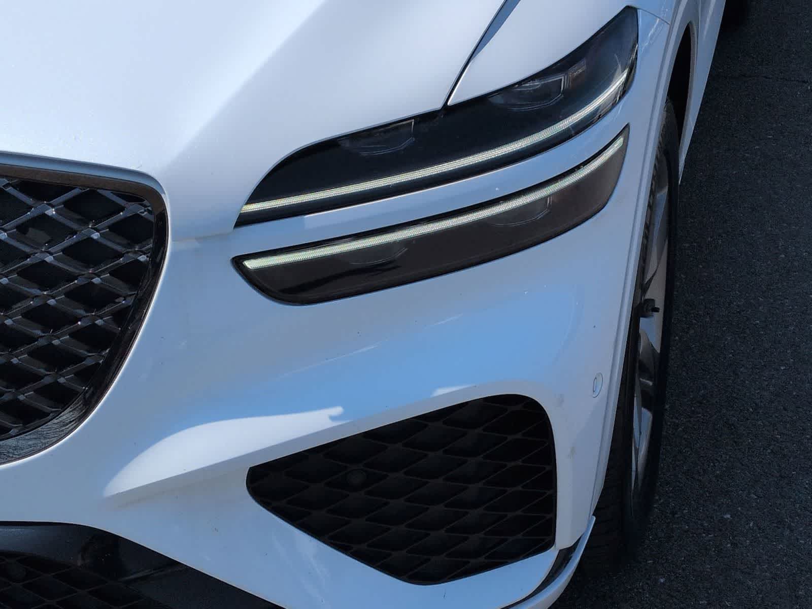 Thumbnail: 2022 Genesis GV70 - 11