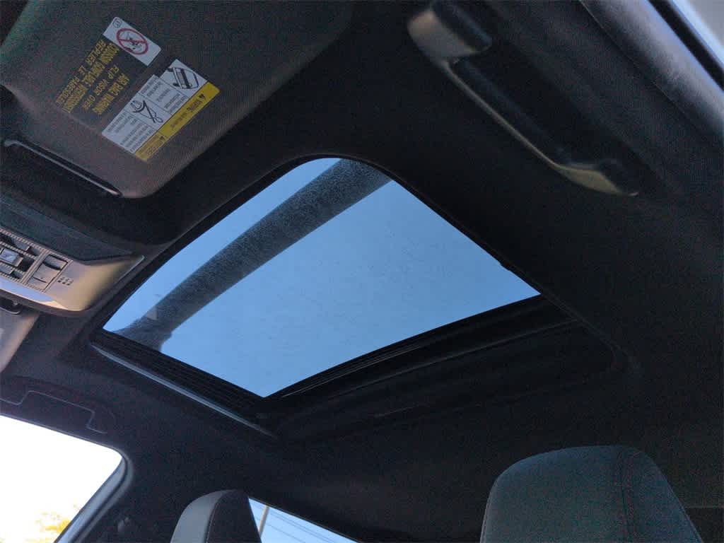 Thumbnail: 2022 Toyota RAV4 - 20