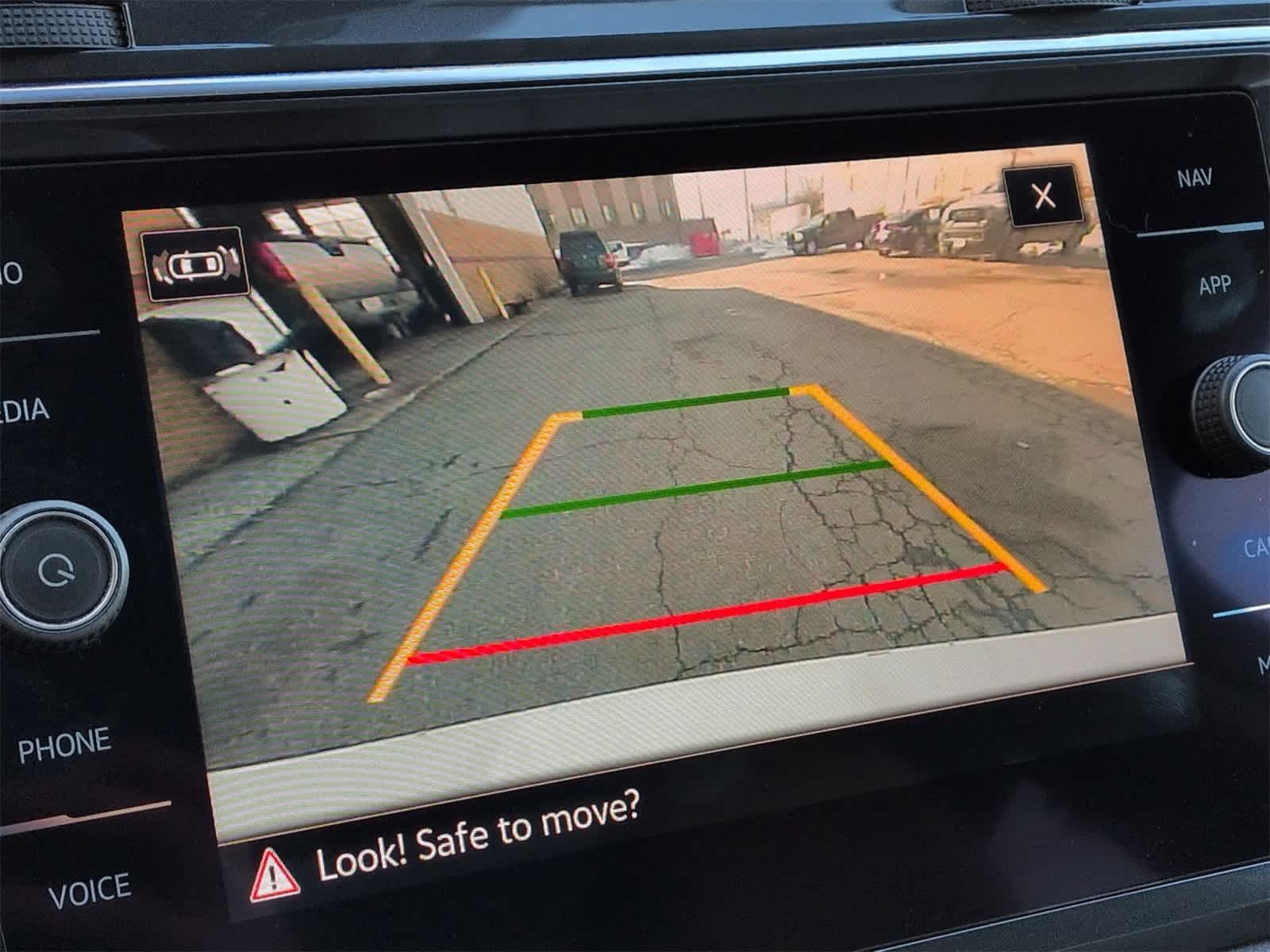 Thumbnail: 2021 Volkswagen Tiguan - 31