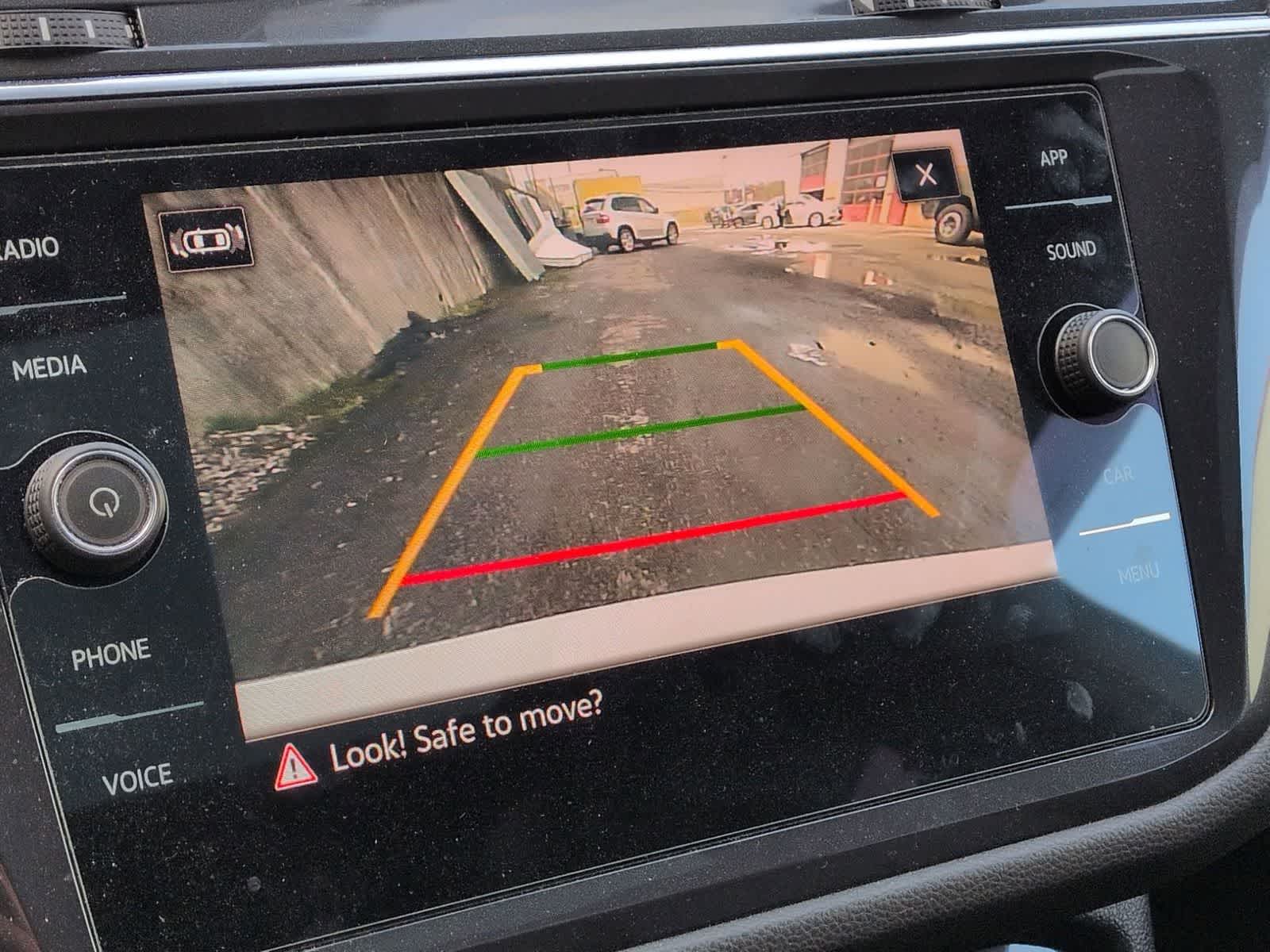 Thumbnail: 2022 Volkswagen Tiguan - 31