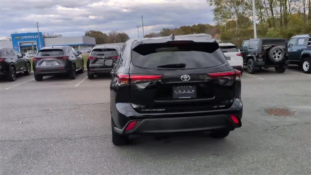 Thumbnail: 2023 Toyota Highlander - 6