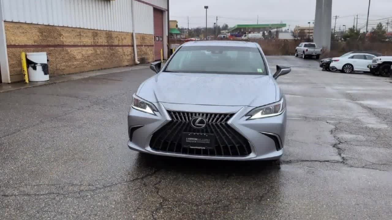 Thumbnail: 2025 Lexus ES - 3