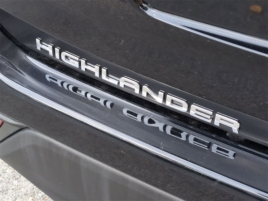 Thumbnail: 2023 Toyota Highlander - 12