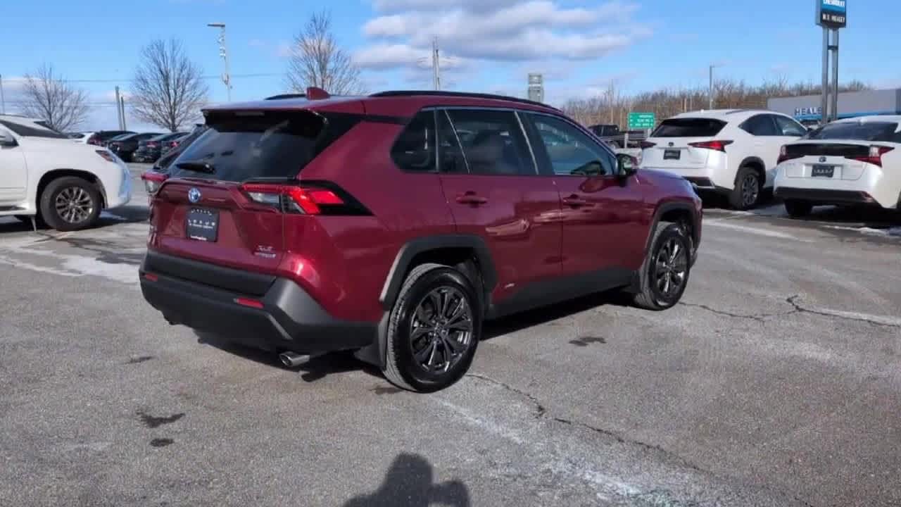 Thumbnail: 2022 Toyota RAV4 - 8
