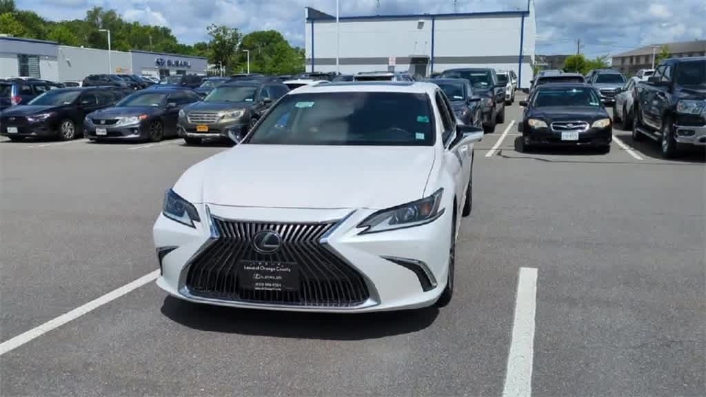 Thumbnail: 2021 Lexus ES - 3