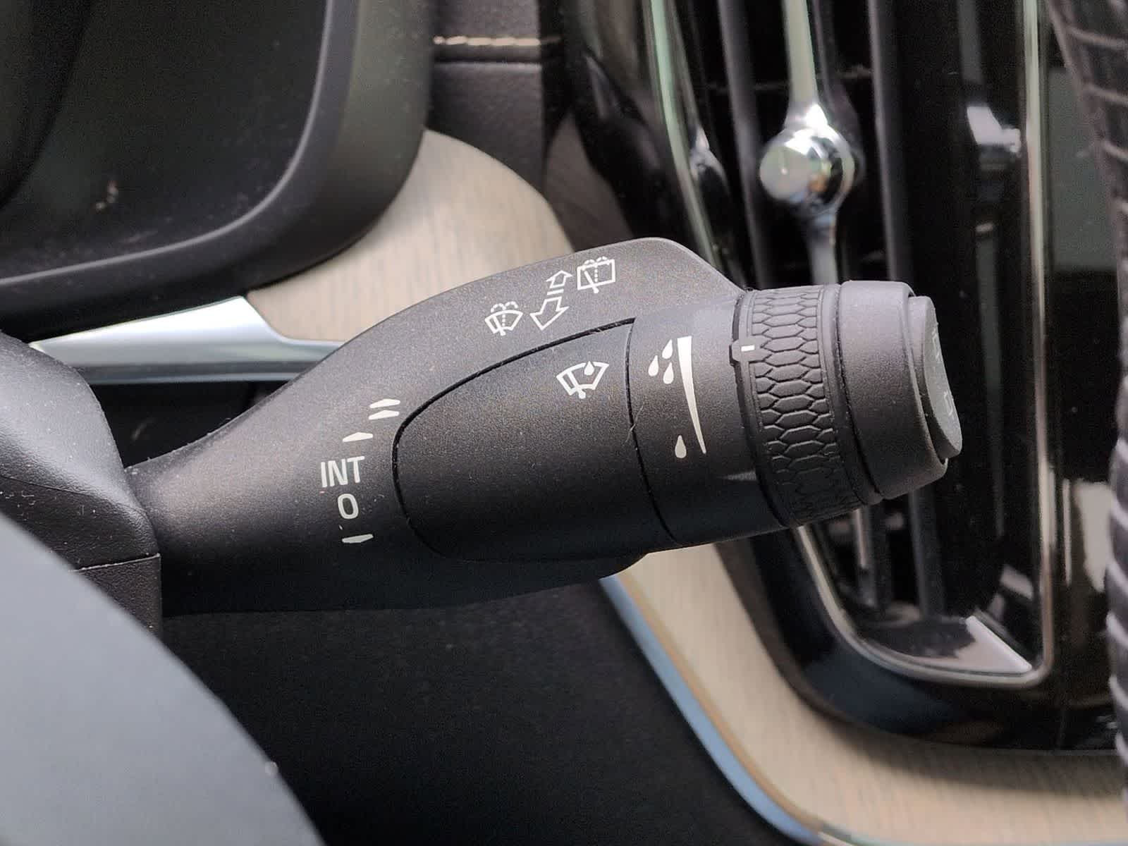 Thumbnail: 2018 Volvo XC60 - 28