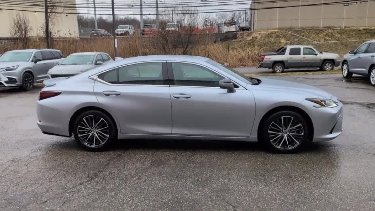 Thumbnail: 2025 Lexus ES - 9
