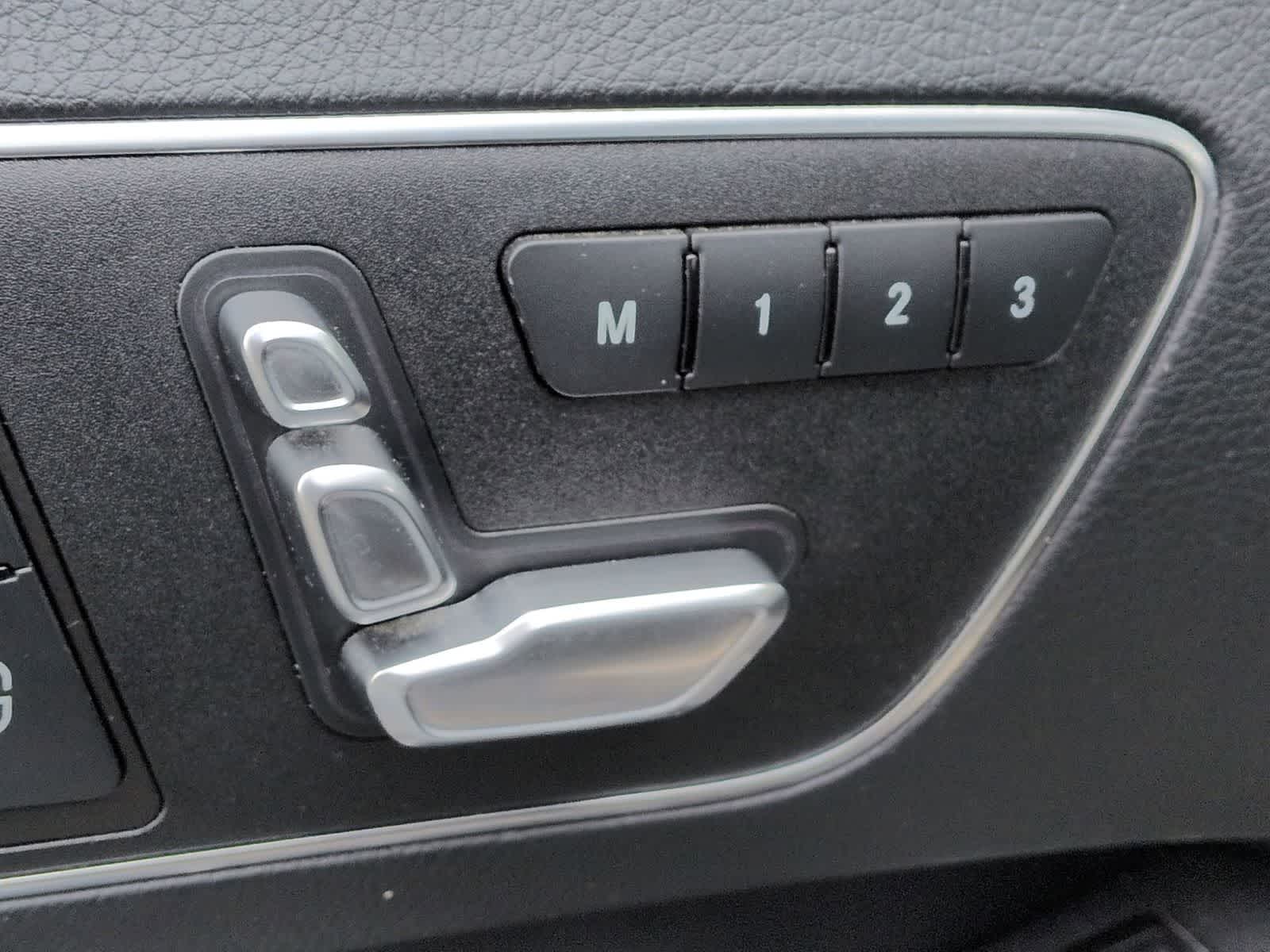 Thumbnail: 2015 Mercedes-Benz E-Class - 17