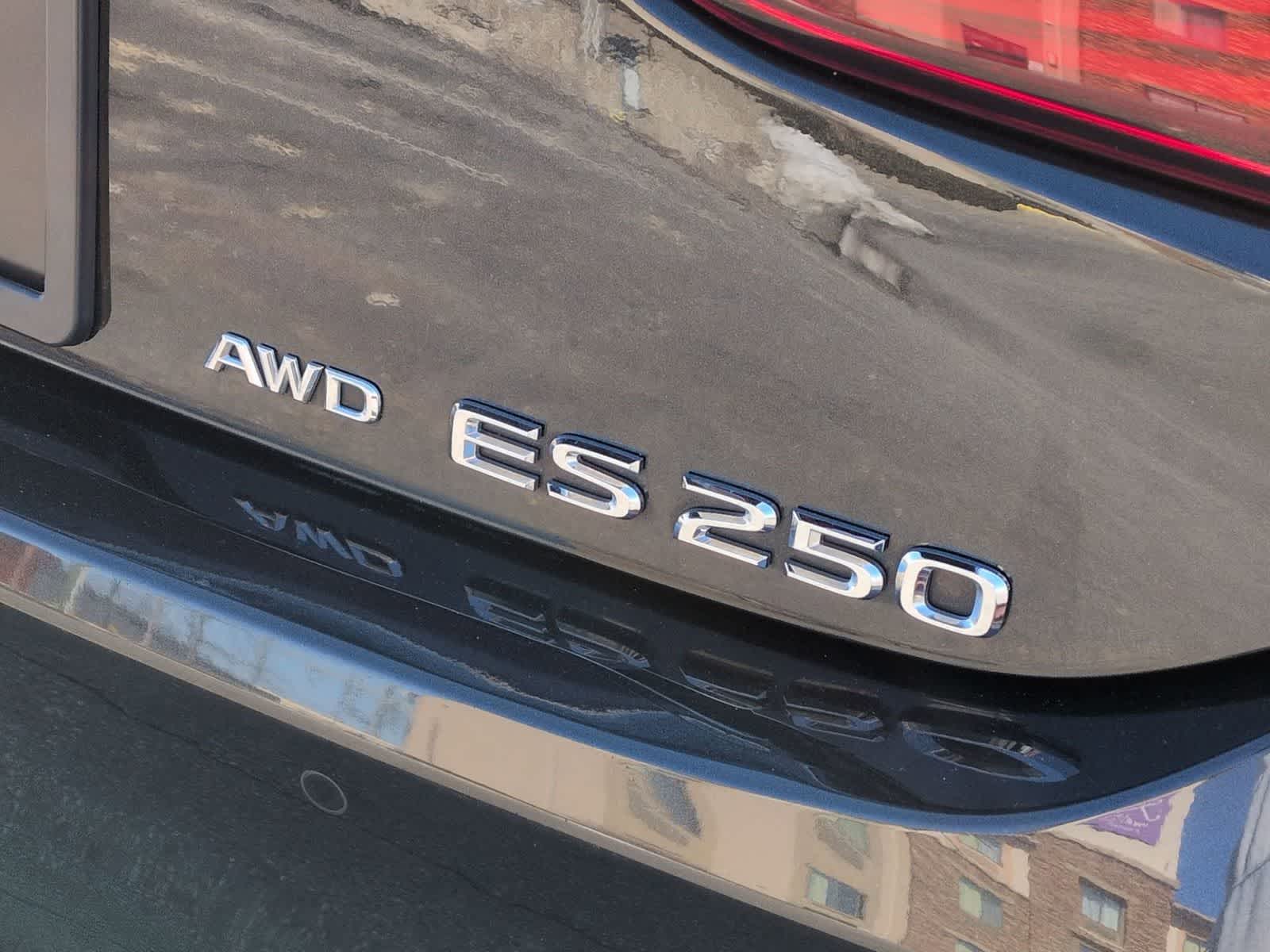 Thumbnail: 2021 Lexus ES - 13