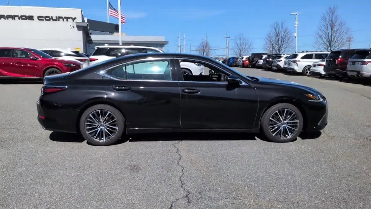 Thumbnail: 2025 Lexus ES - 9