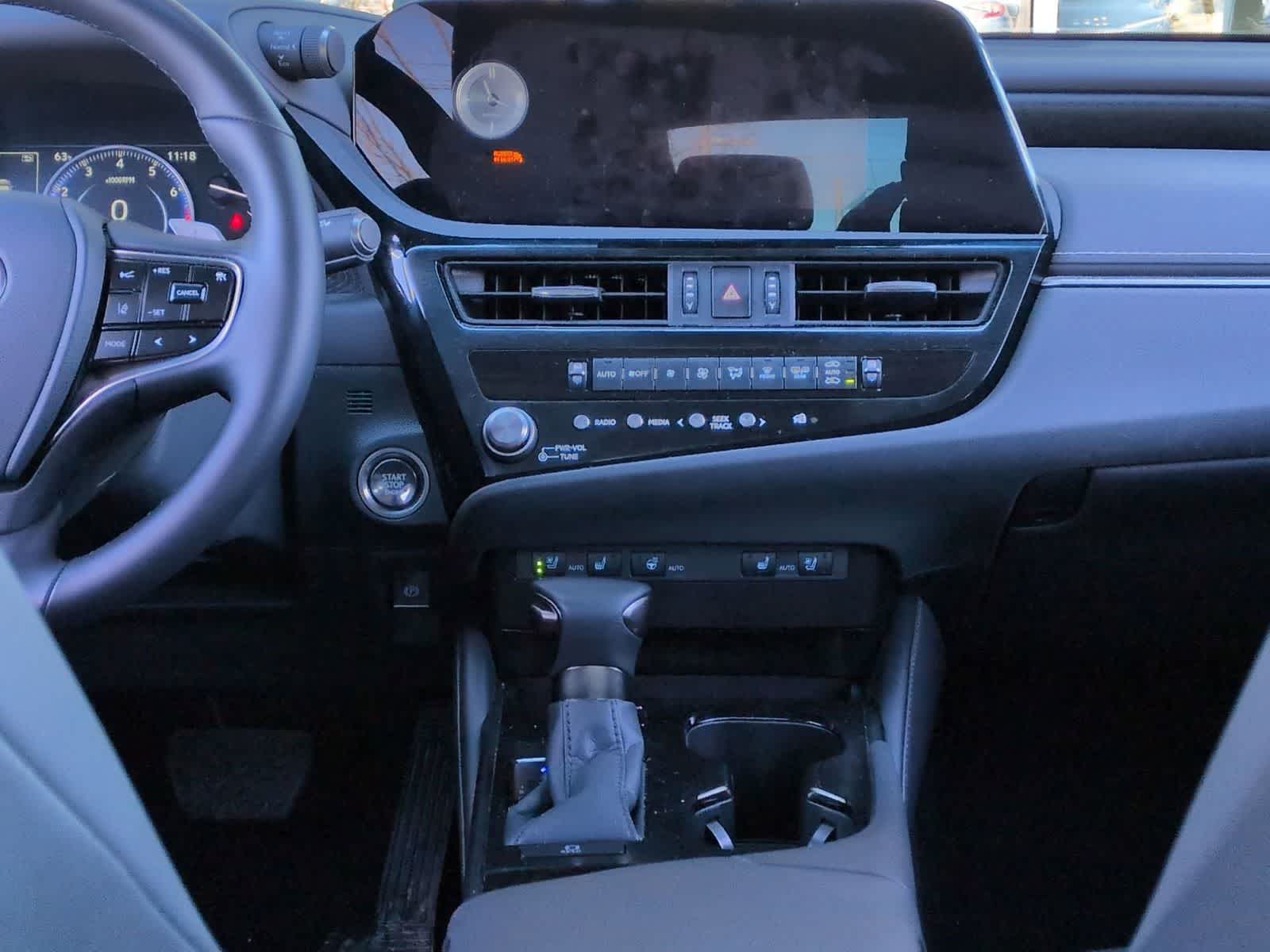 Thumbnail: 2025 Lexus ES - 30