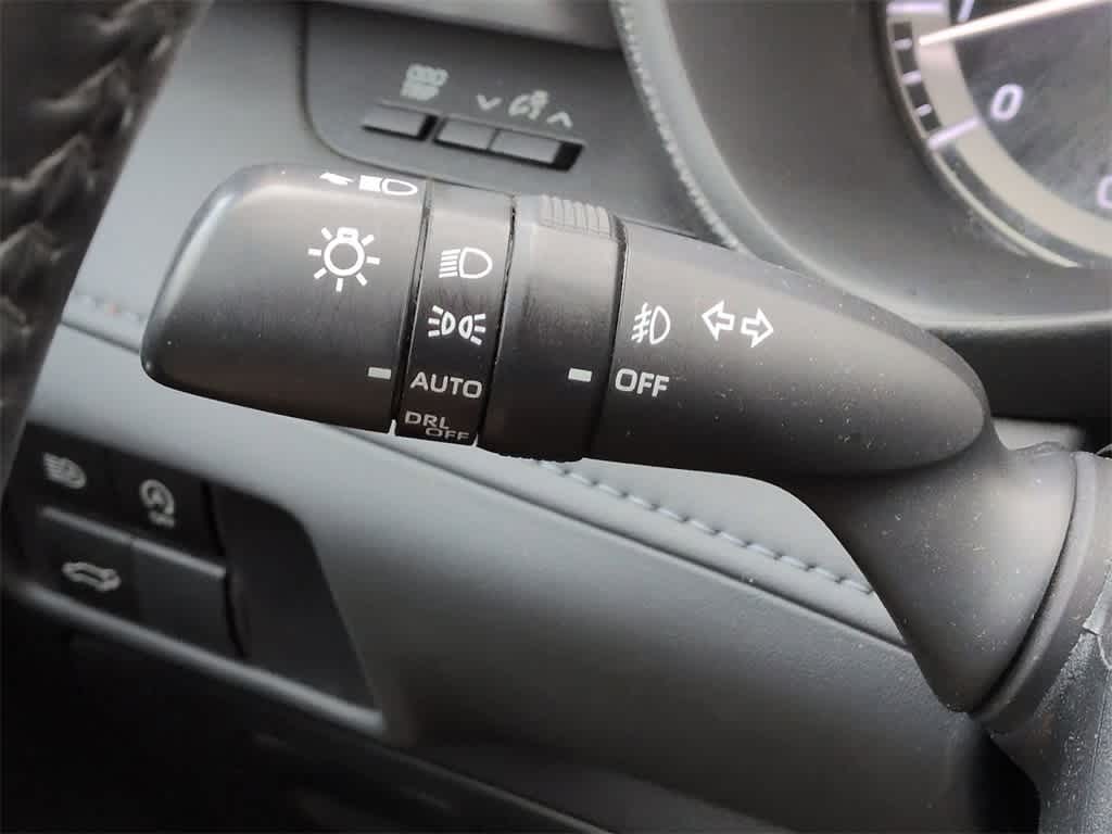 Thumbnail: 2023 Toyota Highlander - 26