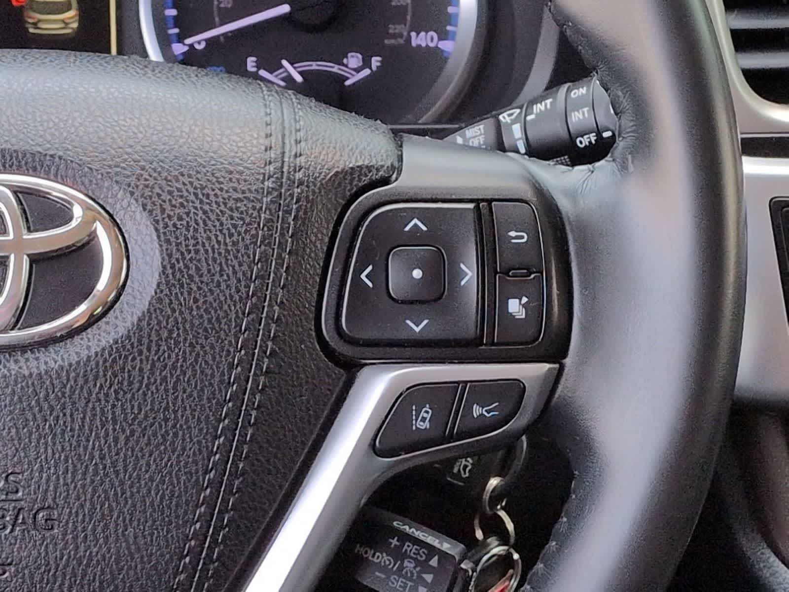 Thumbnail: 2019 Toyota Highlander - 25