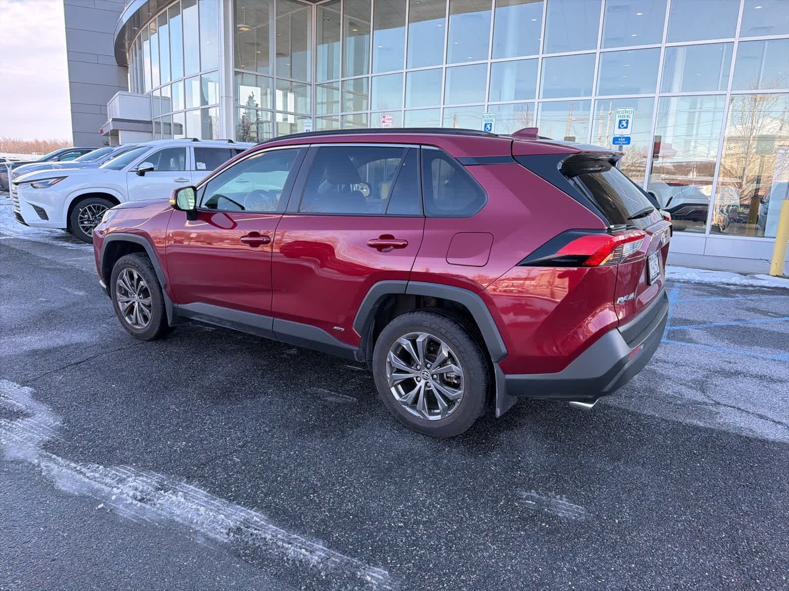 Thumbnail: 2022 Toyota RAV4 - 9