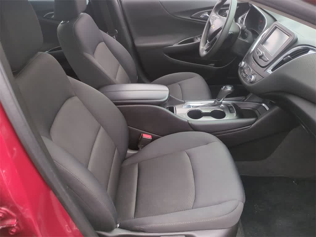 Thumbnail: 2016 Chevrolet Malibu - 22