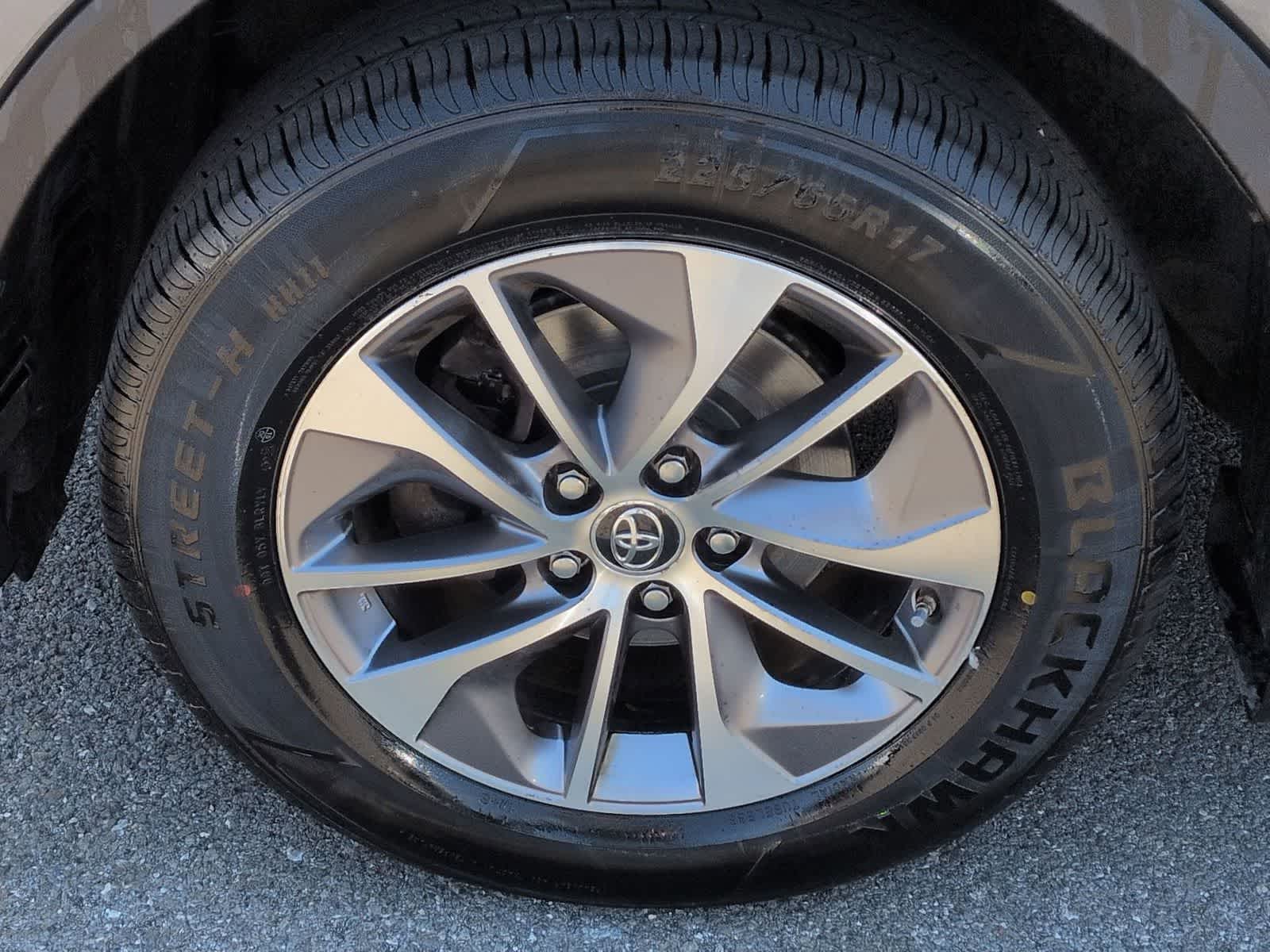 Thumbnail: 2018 Toyota RAV4 - 14