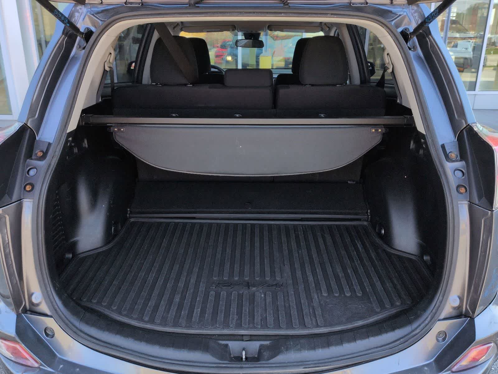 Thumbnail: 2018 Toyota RAV4 - 34