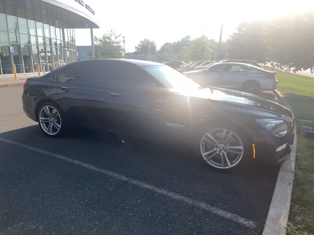 Thumbnail: 2010 BMW 7 Series - 4