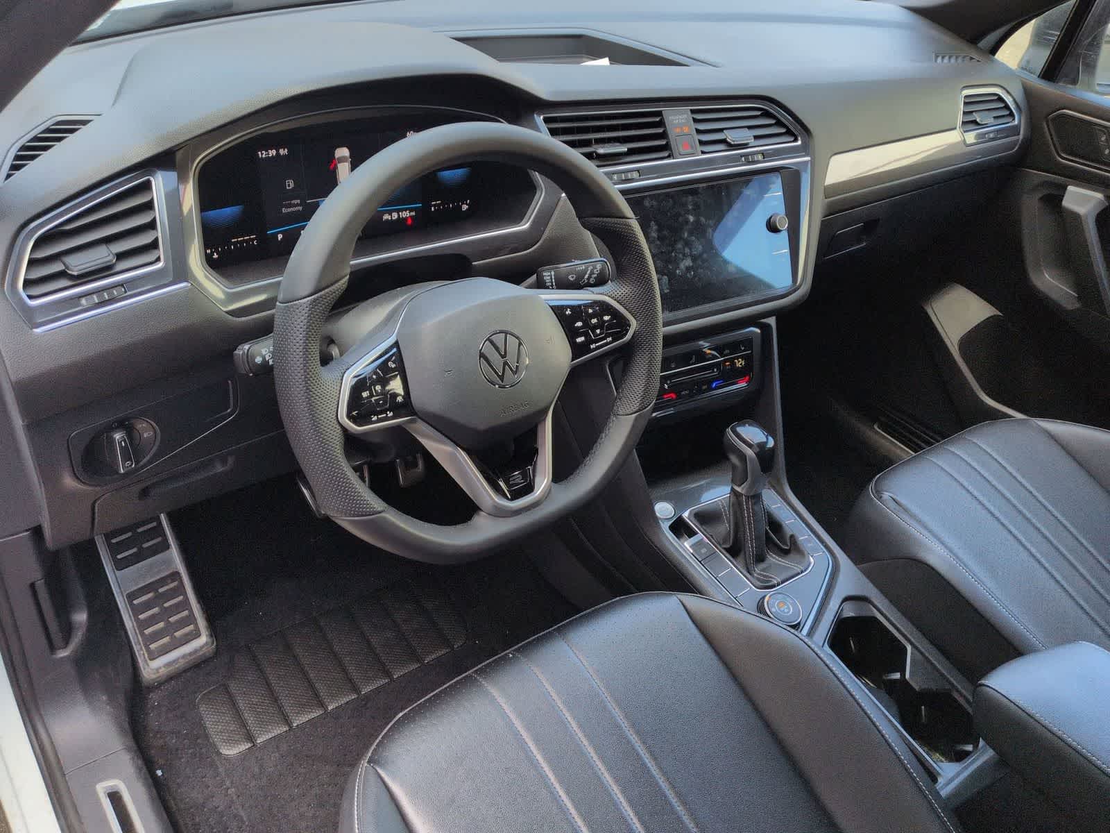 Thumbnail: 2022 Volkswagen Tiguan - 10