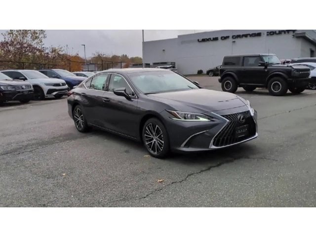 Thumbnail: 2025 Lexus ES - 2