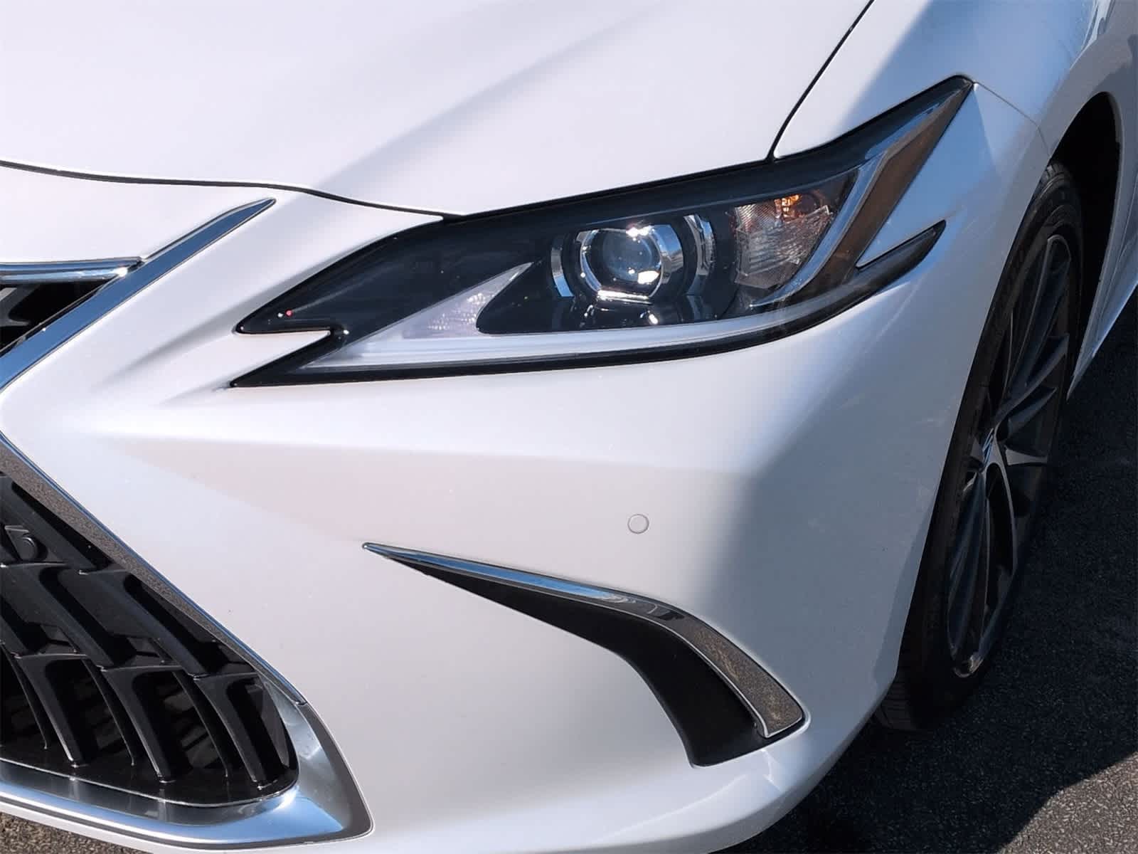 Thumbnail: 2025 Lexus ES - 11