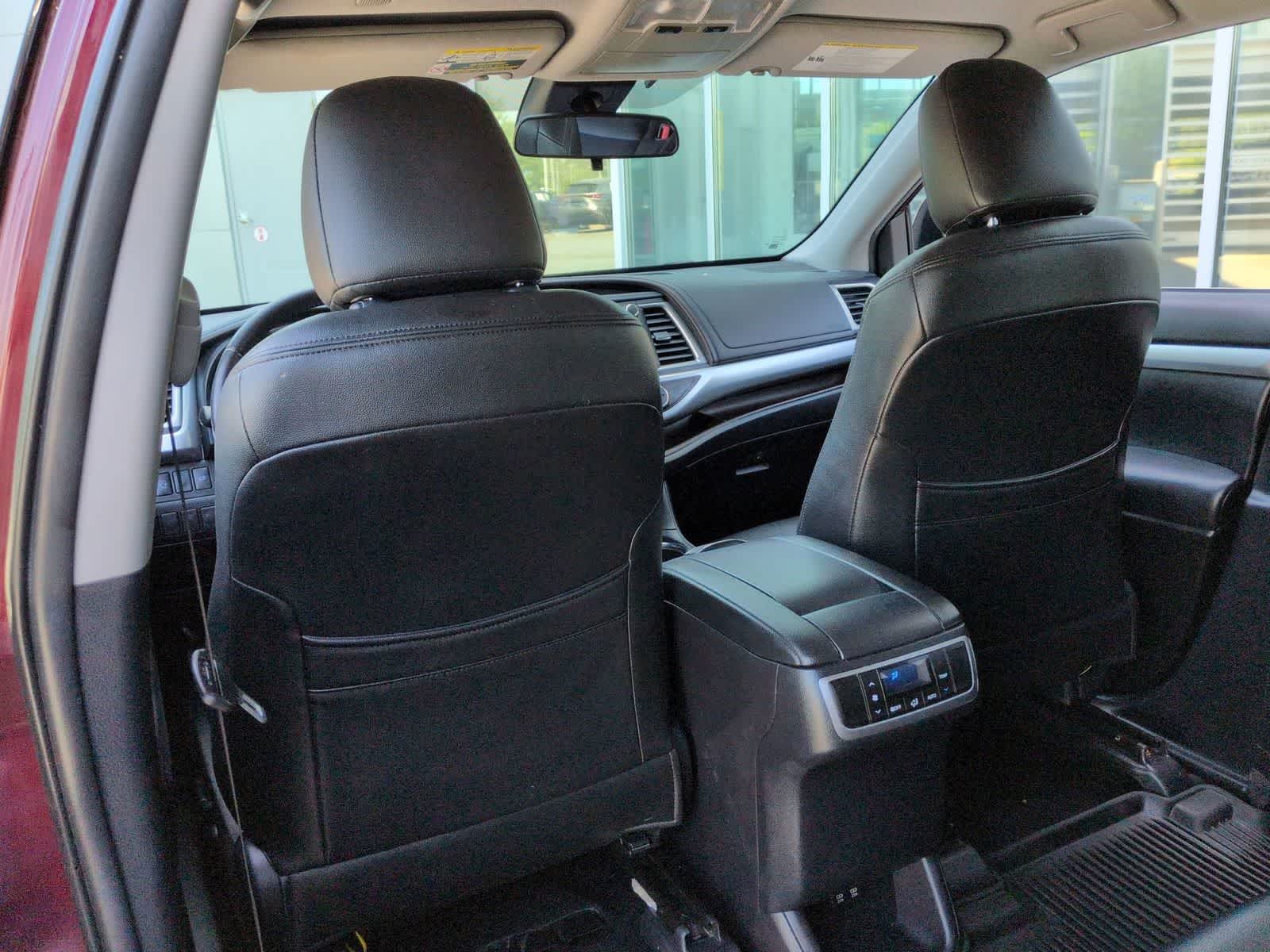 Thumbnail: 2019 Toyota Highlander - 19