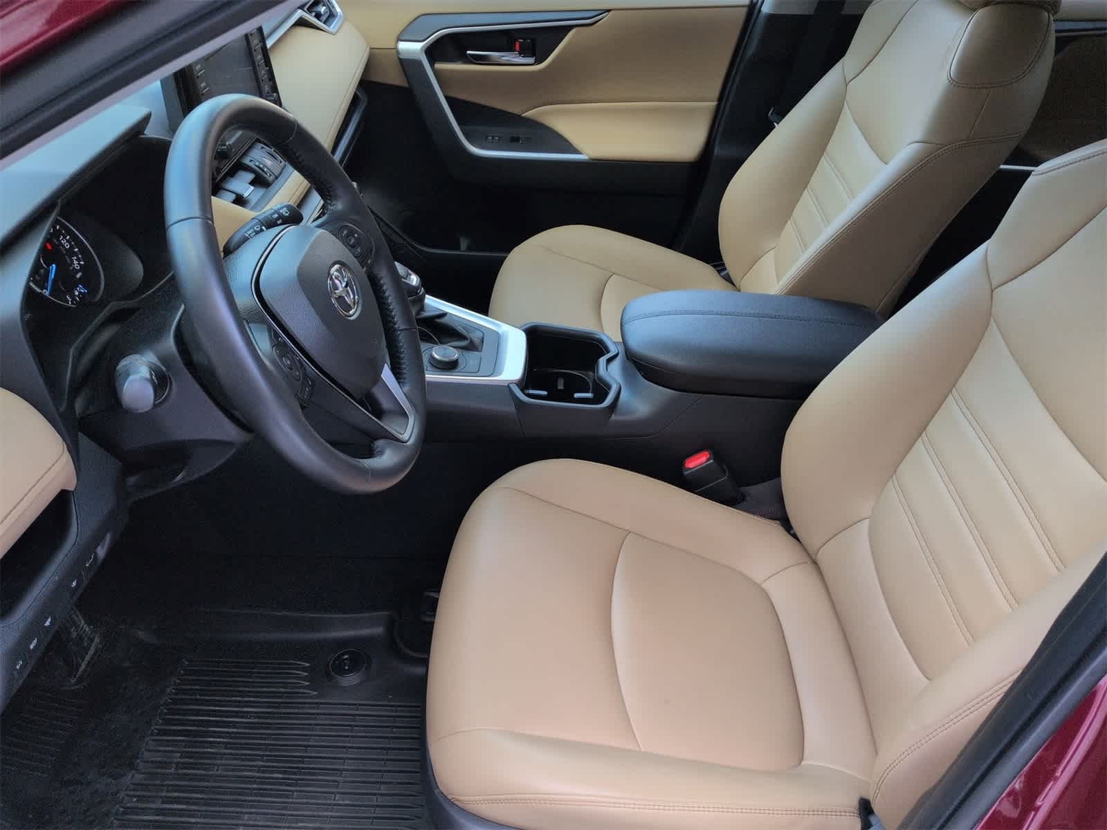 Thumbnail: 2022 Toyota RAV4 - 17