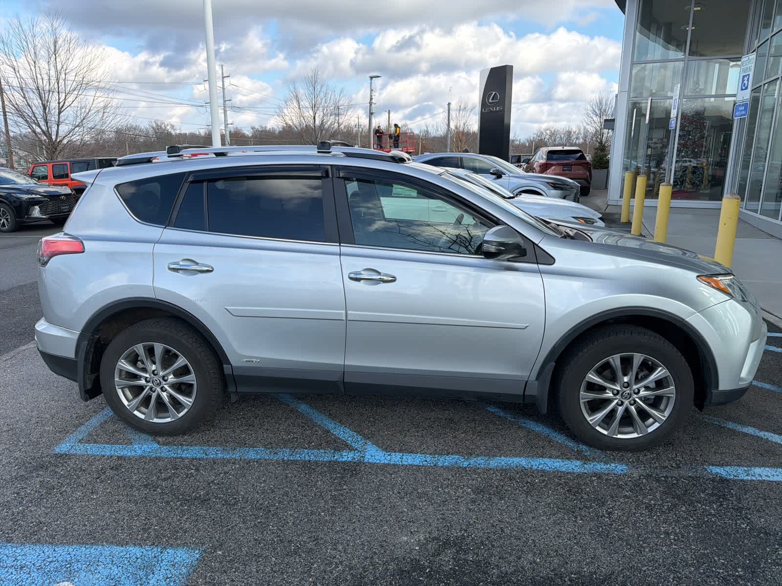 2016 Toyota RAV4 Hybrid Limited photo 3