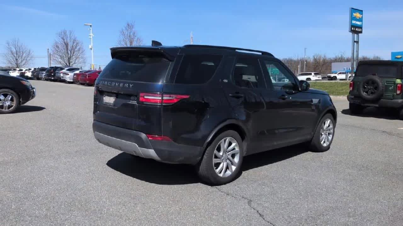 Thumbnail: 2020 Land Rover Discovery - 8