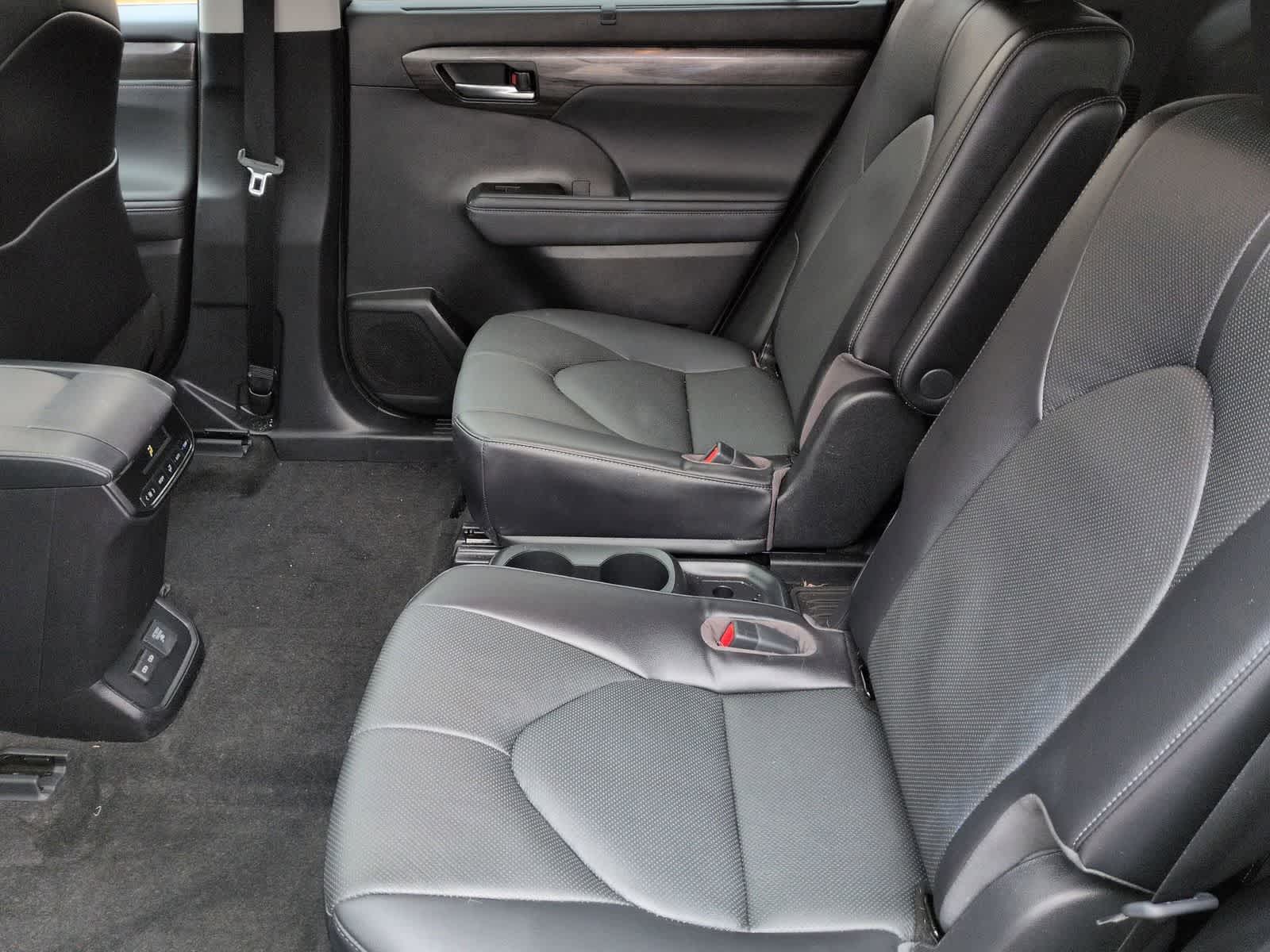 Thumbnail: 2023 Toyota Highlander - 21