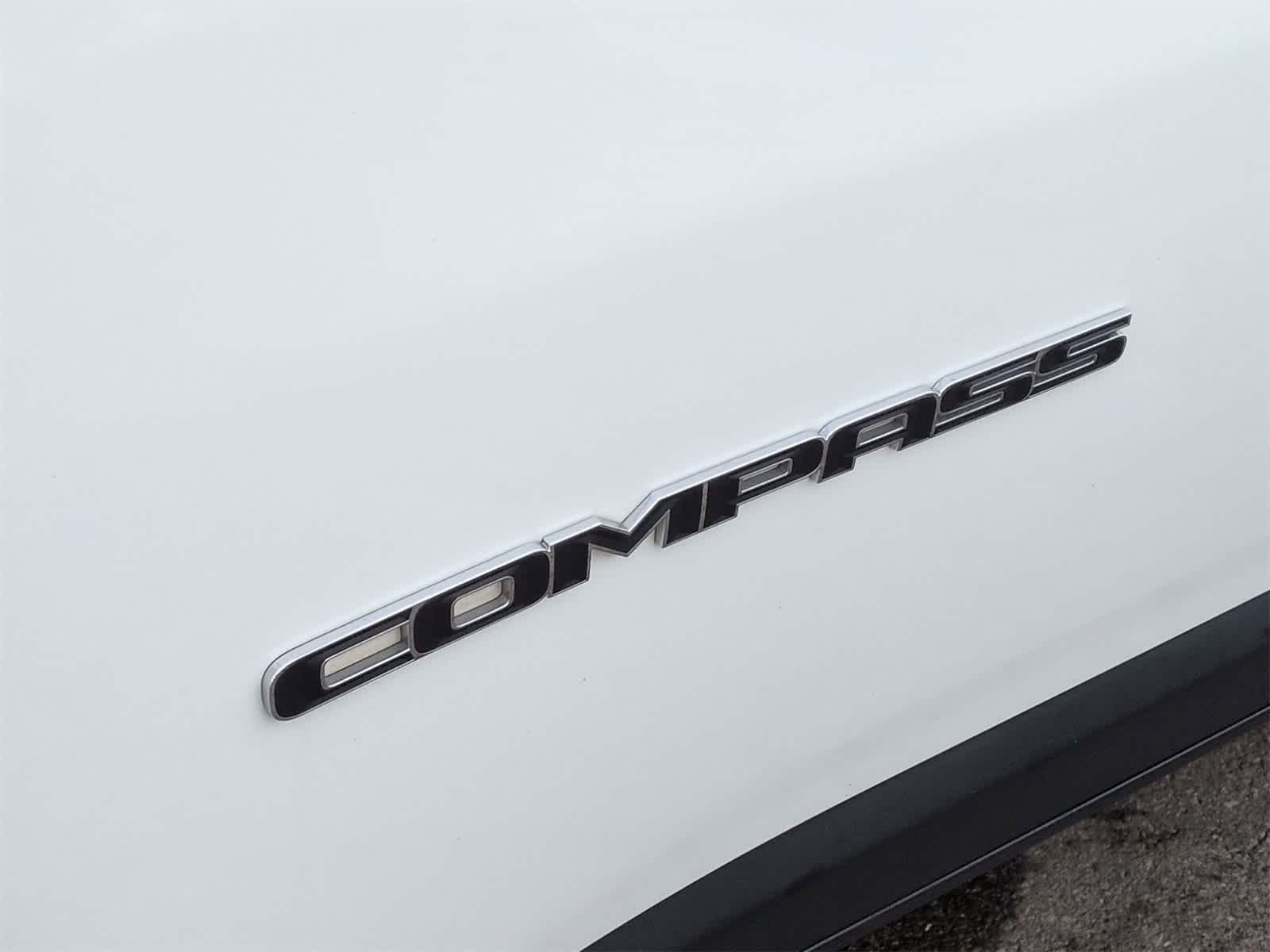 Thumbnail: 2018 Jeep Compass - 13