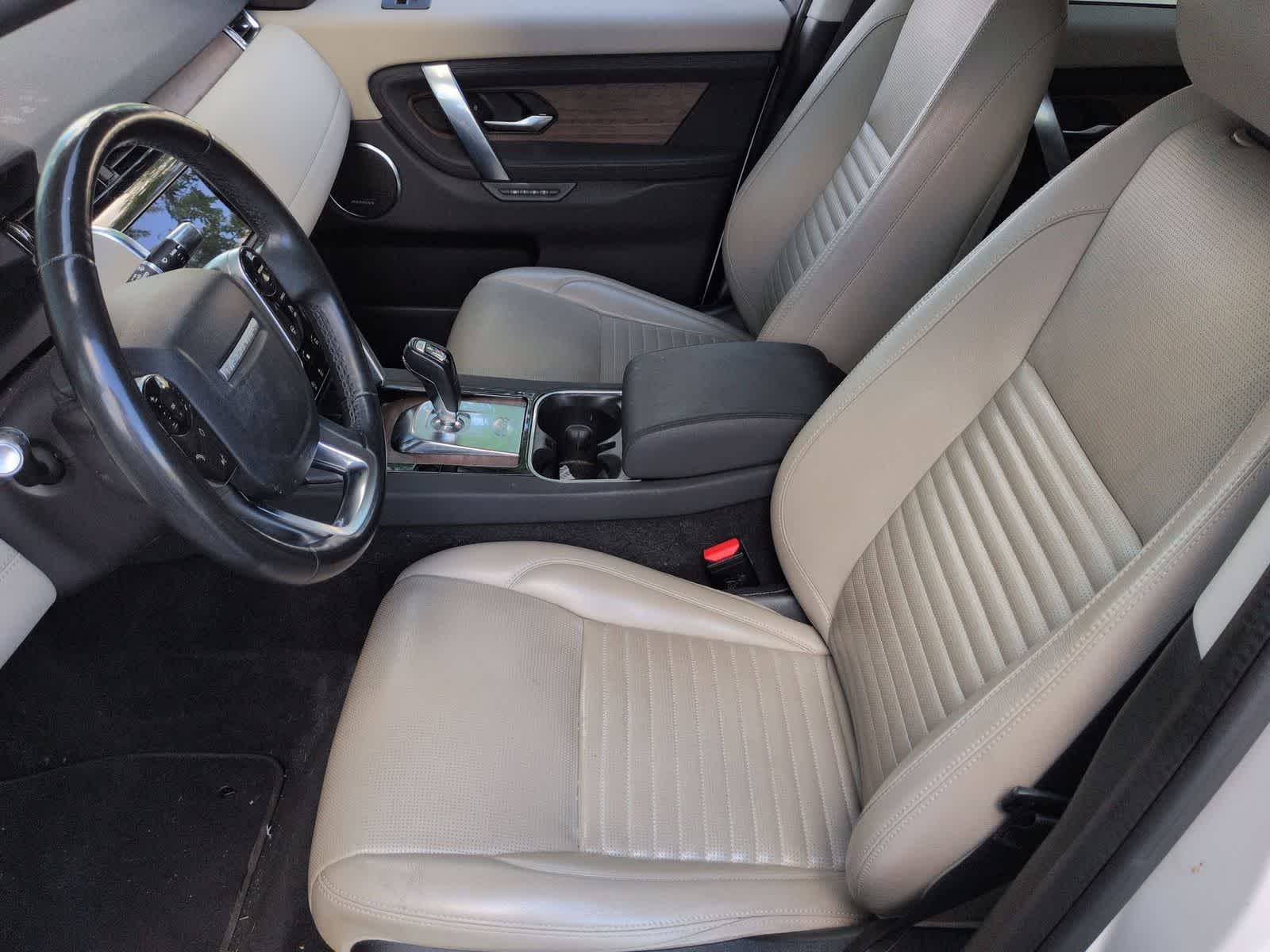 Thumbnail: 2020 Land Rover Discovery Sport - 16
