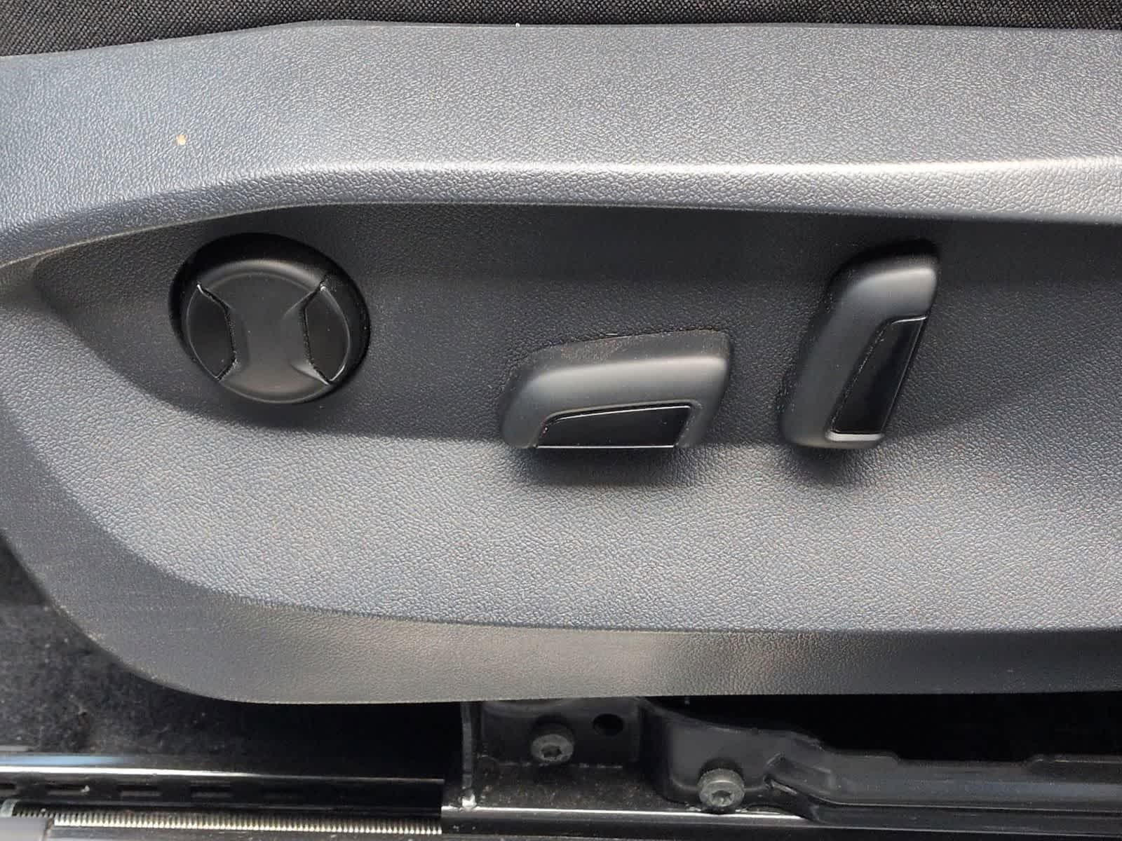 Thumbnail: 2022 Volkswagen Tiguan - 18