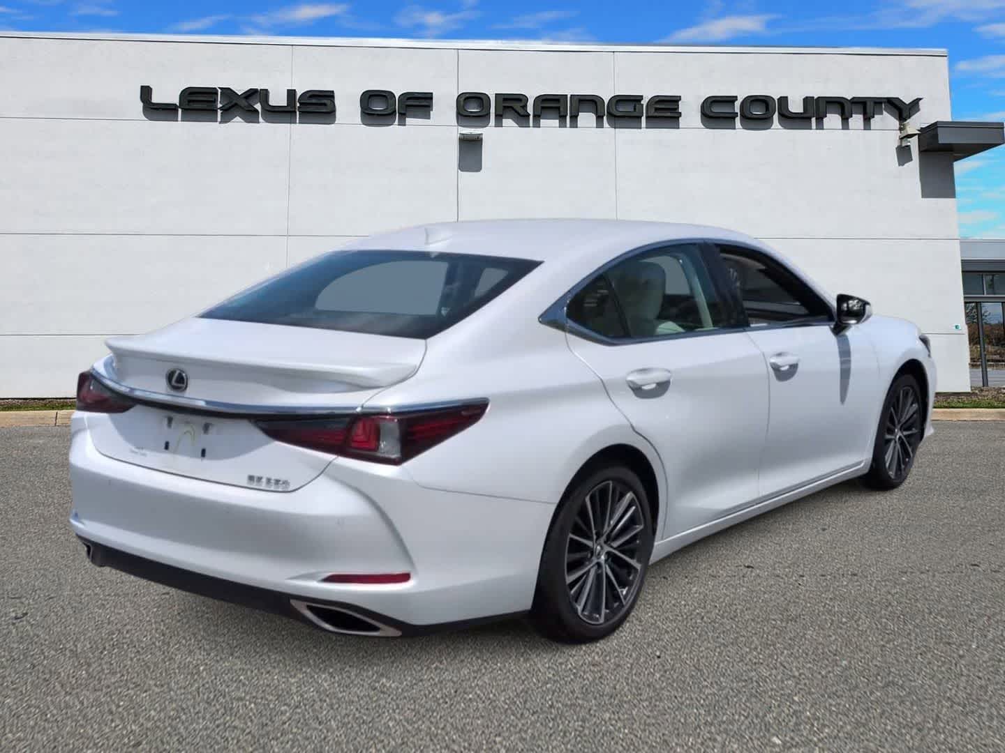 Thumbnail: 2023 Lexus ES - 8