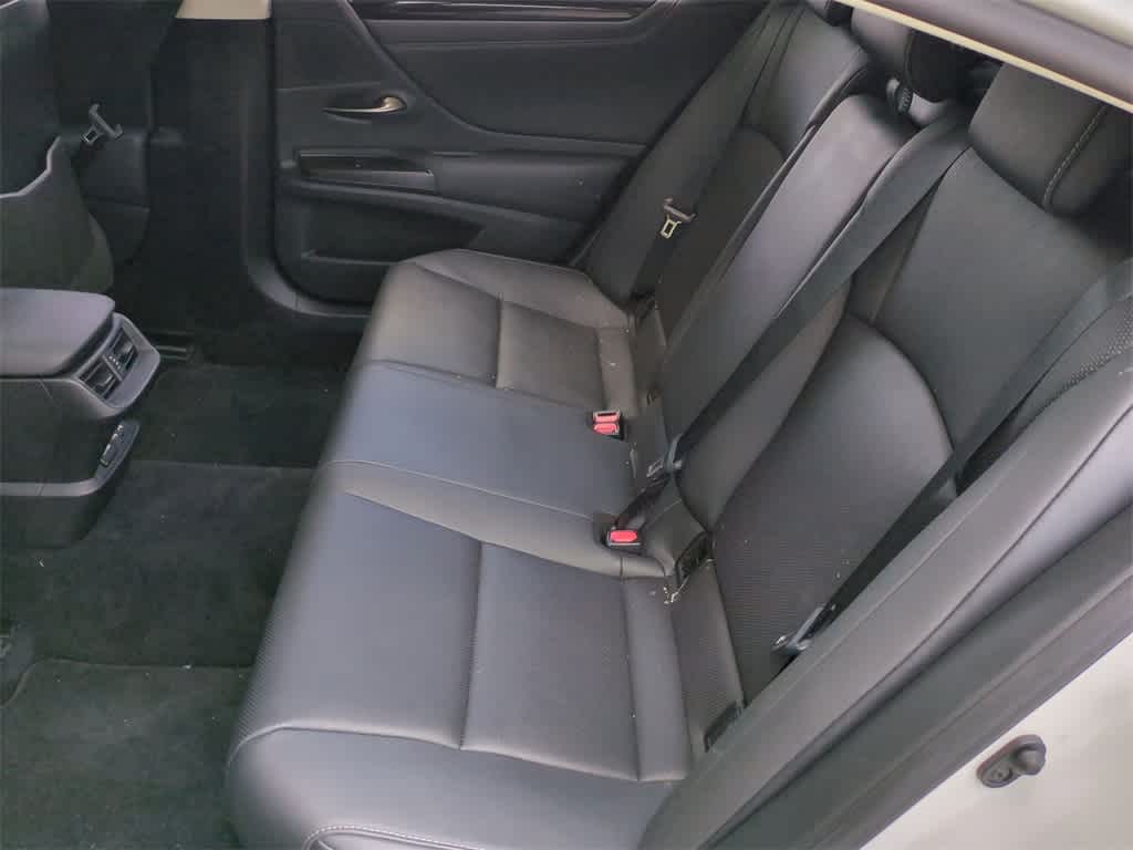Thumbnail: 2021 Lexus ES - 21