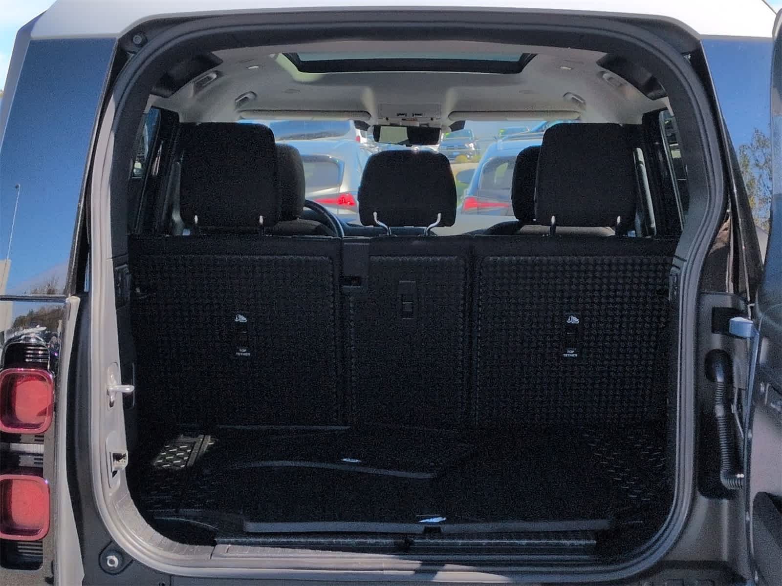 Thumbnail: 2020 Land Rover Defender - 36